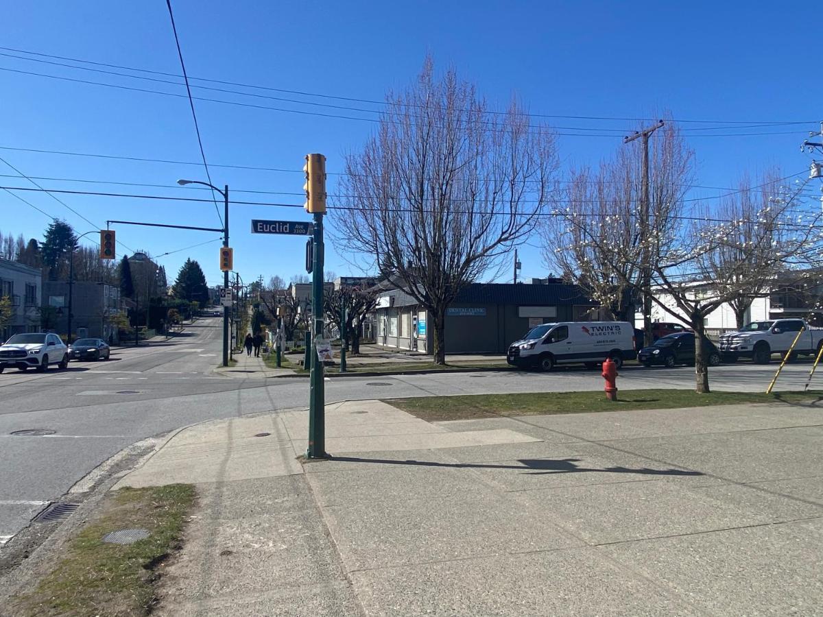 Cozy 2 Beds Spacious Rooms,Close To Transit Vancouver Exterior foto
